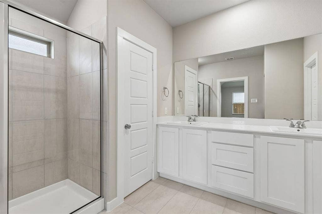 15121 Ram Rock Drive, Aledo, TX 76008 Primary Bathroom in the Emmy II home plan by Trophy Signature Homes - REPRESENTATIVE PHOTO
