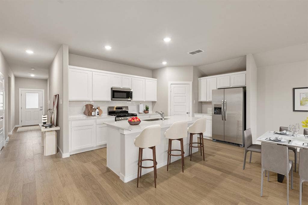 15121 Ram Rock Drive, Aledo, TX 76008 Kitchen in the Emmy II home plan by Trophy Signature Homes - REPRESENTATIVE PHOTO