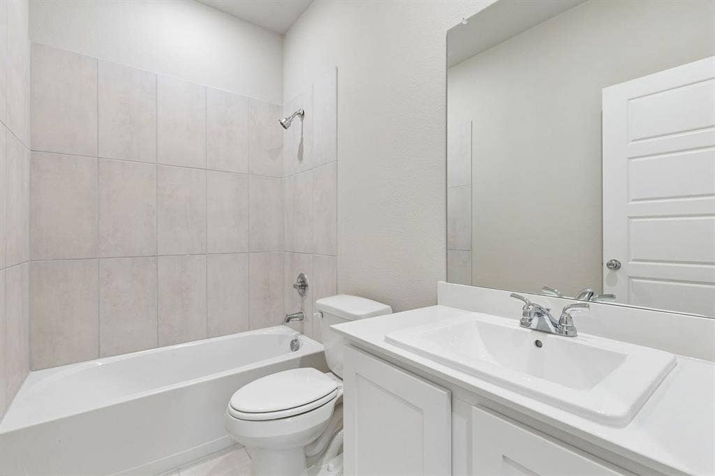 15121 Ram Rock Drive, Aledo, TX 76008 Bathroom in the Emmy II home plan by Trophy Signature Homes - REPRESENTATIVE PHOTO