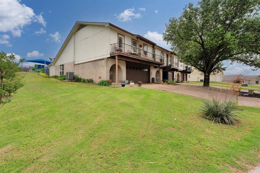 Property photo for 4507 Overlook Court, Granbury, TX