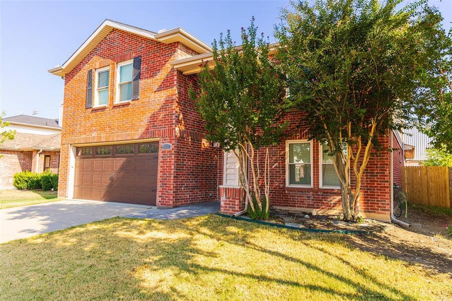 Property photo for 5537 Camarillo Drive, Fort Worth, TX
