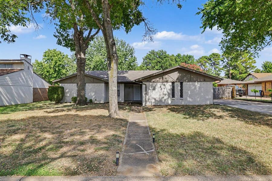 Property photo for 826 Glacier Lane, Grapevine, TX