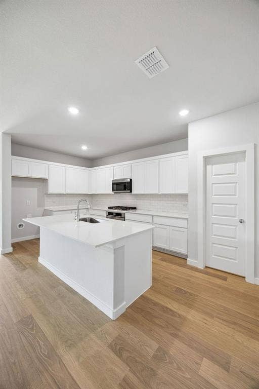1401 Companero Street, Haslet, TX 76052 Kitchen in the Oscar home plan by Trophy Signature Homes – REPRESENTATIVE PHOTO