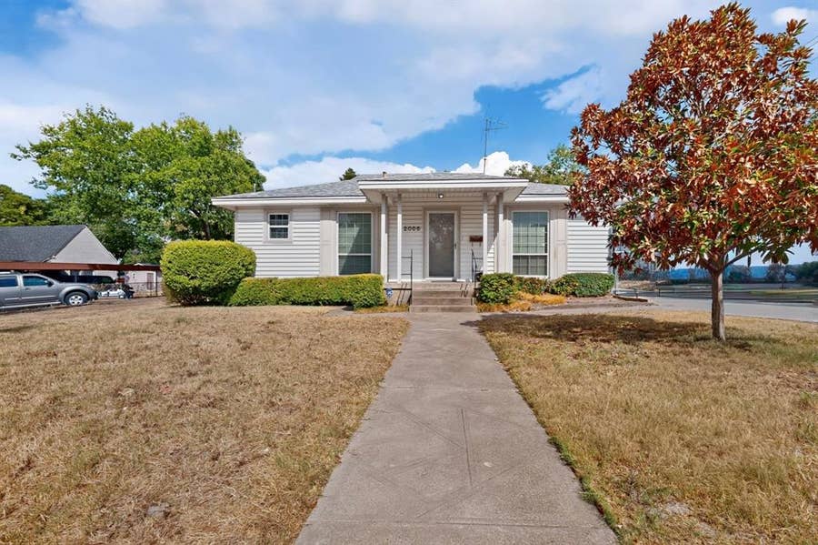 Property photo for 2006 S Ewing Avenue, Dallas, TX