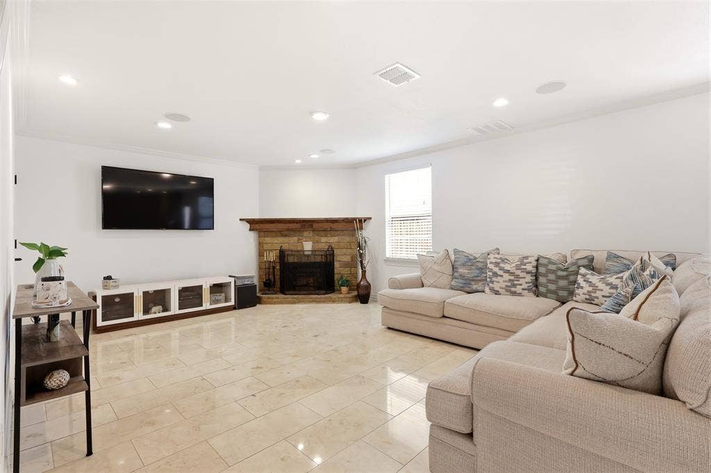 2119 Edgewood Drive, Grand Prairie, TX 75052 2119 Edgewood Drive, Grand Prairie, TX 75052
