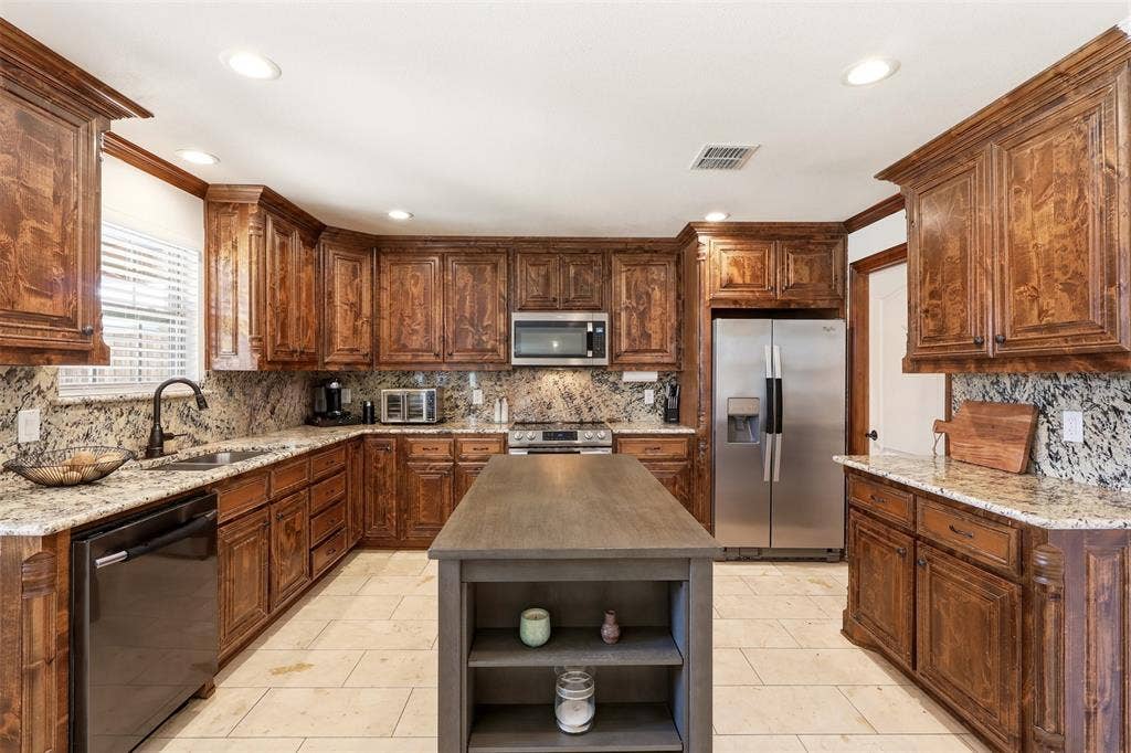 2119 Edgewood Drive, Grand Prairie, TX 75052 2119 Edgewood Drive, Grand Prairie, TX 75052