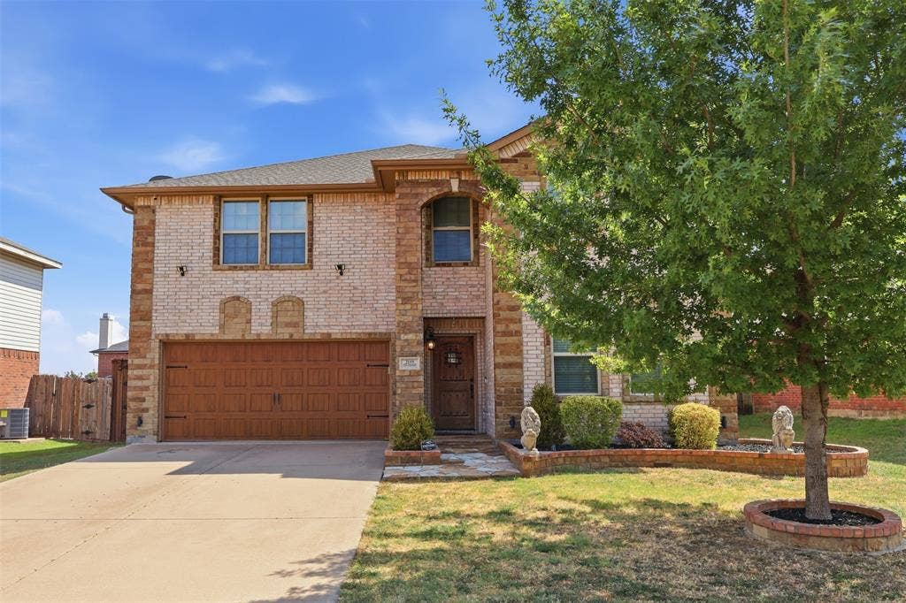 2119 Edgewood Drive, Grand Prairie, TX 75052 2119 Edgewood Drive, Grand Prairie, TX 75052