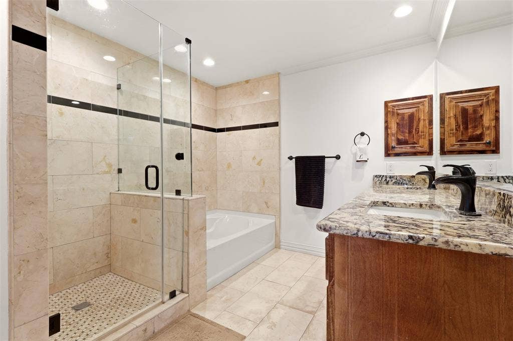 2119 Edgewood Drive, Grand Prairie, TX 75052 2119 Edgewood Drive, Grand Prairie, TX 75052