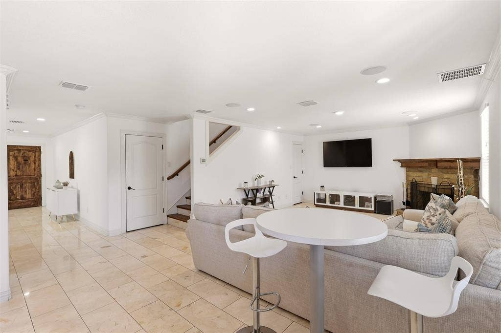2119 Edgewood Drive, Grand Prairie, TX 75052 2119 Edgewood Drive, Grand Prairie, TX 75052