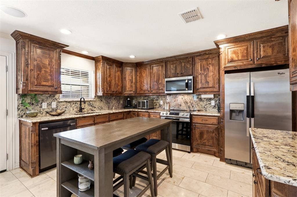 2119 Edgewood Drive, Grand Prairie, TX 75052 2119 Edgewood Drive, Grand Prairie, TX 75052