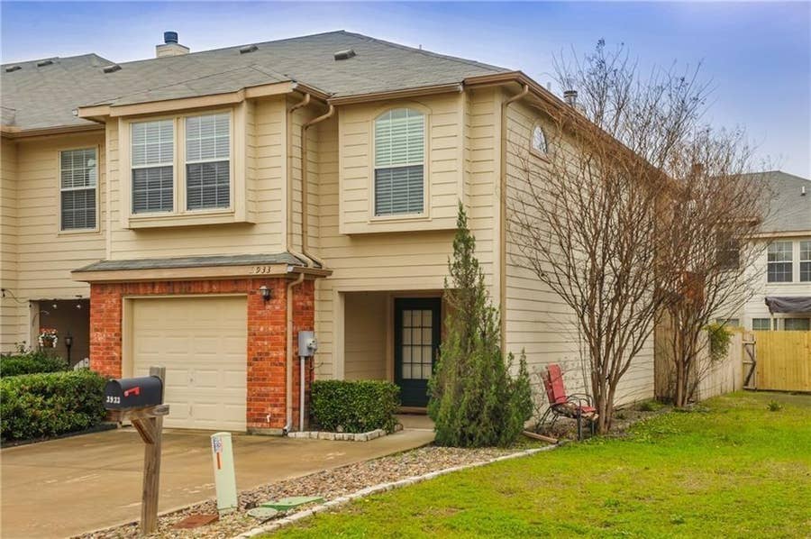 Property photo for 3933 Fernando Drive, Fort Worth, TX
