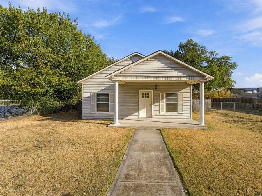 Property photo for 503 E Main Street, Decatur, TX