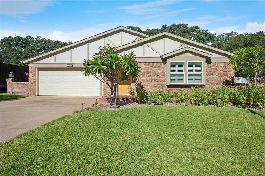 Property photo for 5516 Valparaiso Trail, Arlington, TX