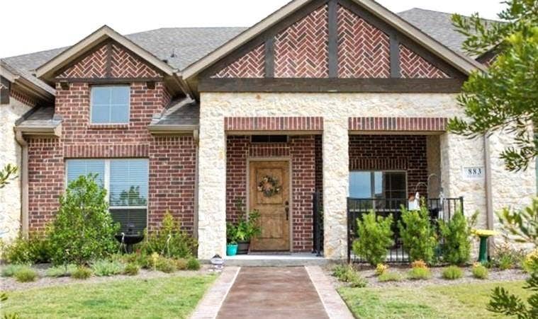 Property photo for 883 Birds Fort Trail, Arlington, TX