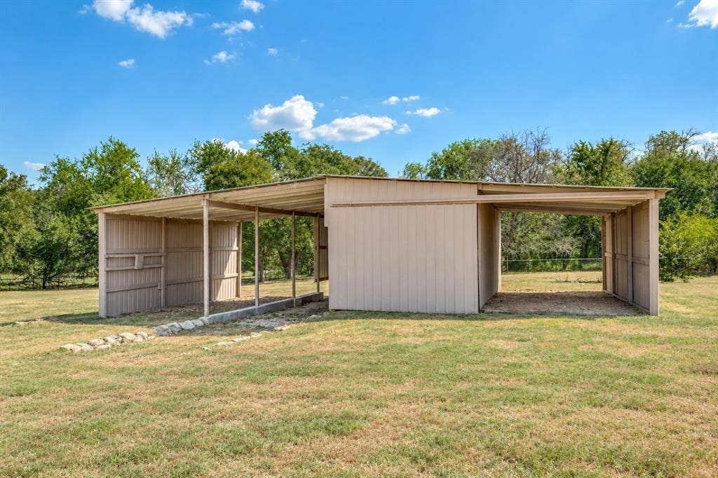 2406 County Road 852, McKinney, TX 75071 Barn