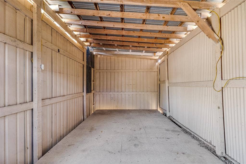2406 County Road 852, McKinney, TX 75071 Barn