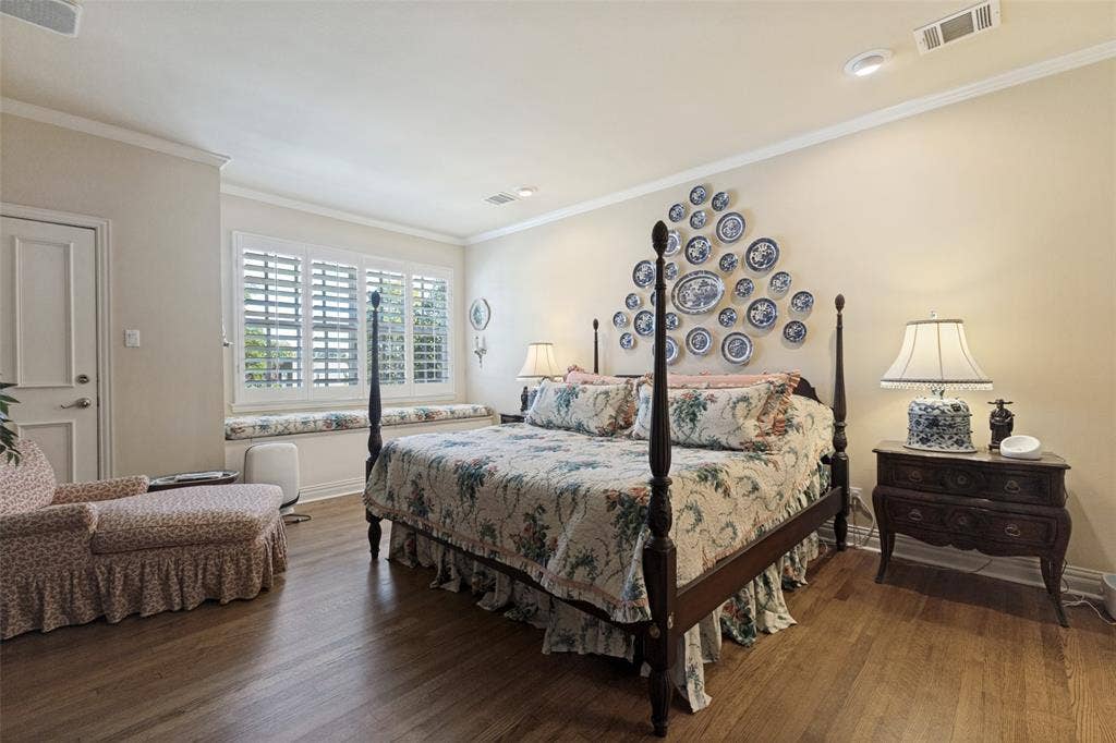 12012 Excelsior Way, Dallas, TX 75230 Hardwood flooring, crown molding, recessed lighting, window bench, plantation shutters