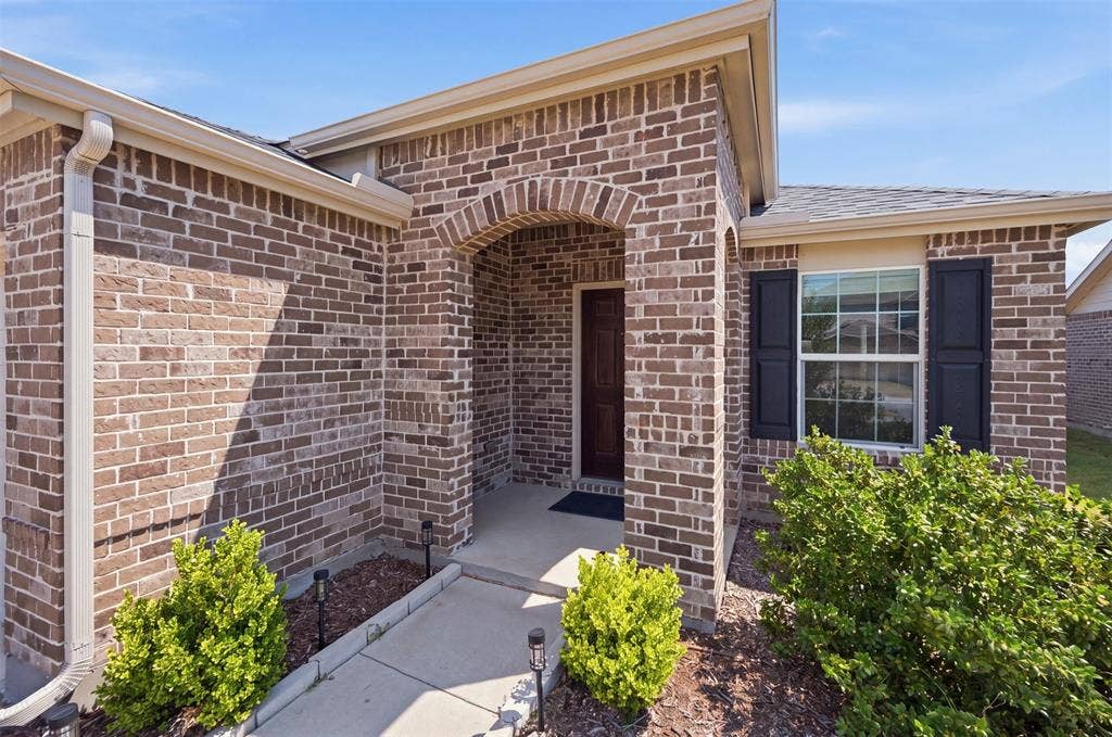 16028 Crews Avenue, Haslet, TX 76052