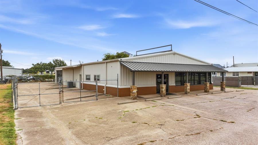 Property photo for 207 Eastridge Road, Granbury, TX