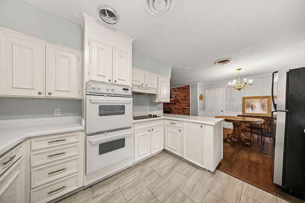 1809 Glenbrook Drive, Irving, TX 75061
