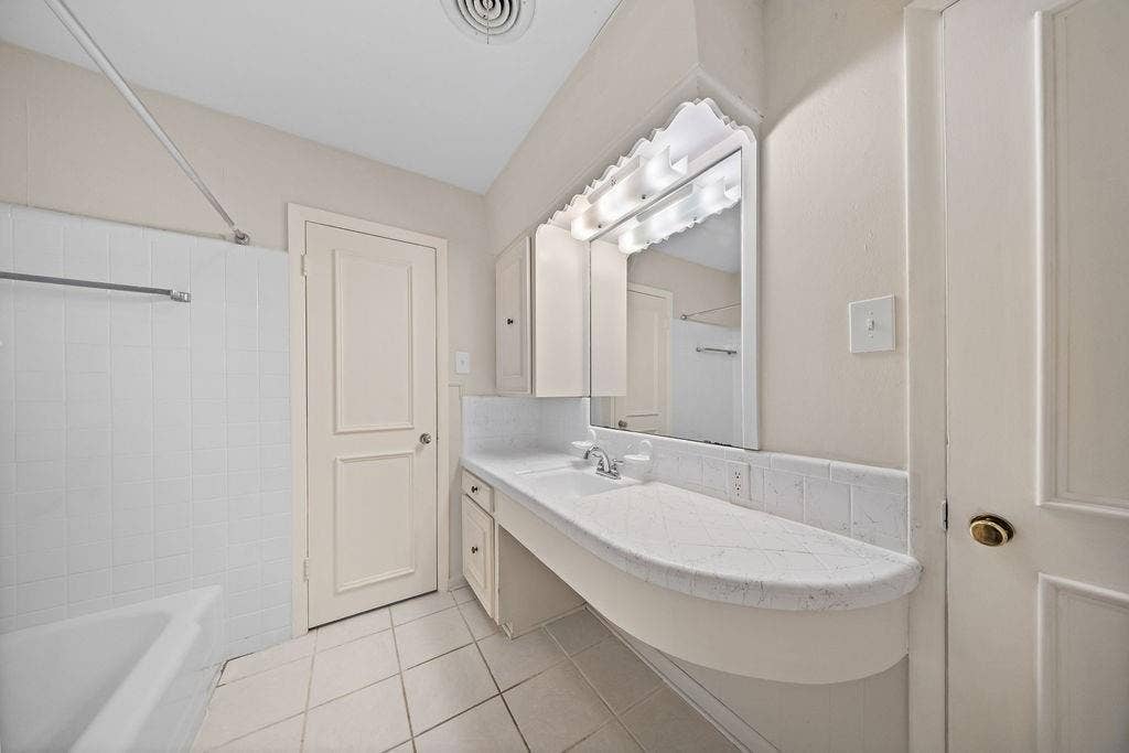 1809 Glenbrook Drive, Irving, TX 75061