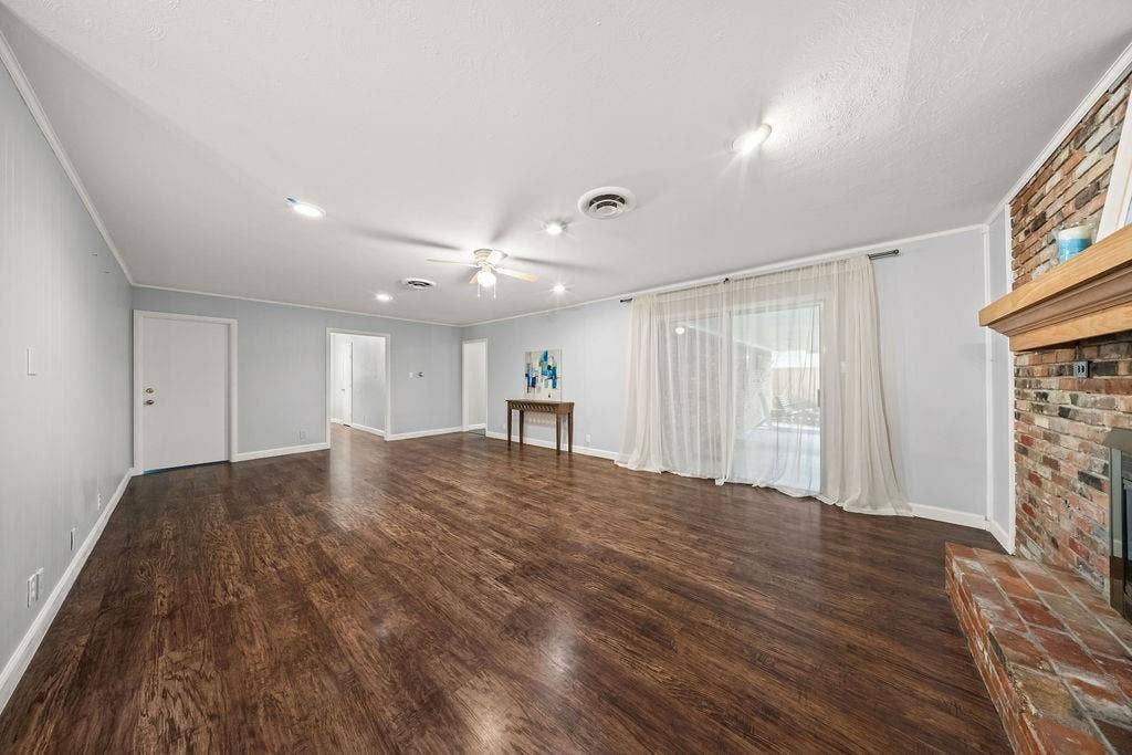 1809 Glenbrook Drive, Irving, TX 75061