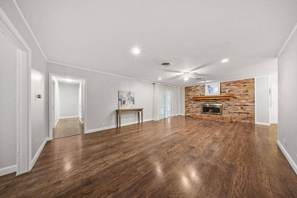 1809 Glenbrook Drive, Irving, TX 75061