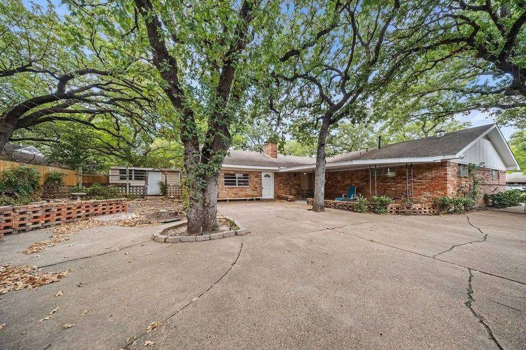 1809 Glenbrook Drive, Irving, TX 75061