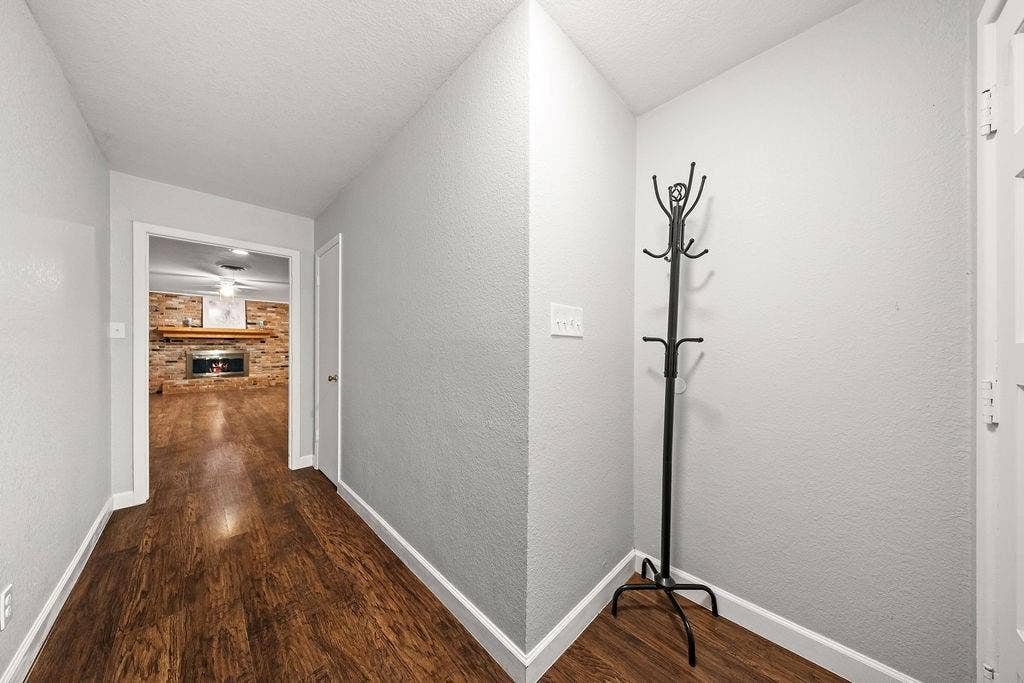 1809 Glenbrook Drive, Irving, TX 75061