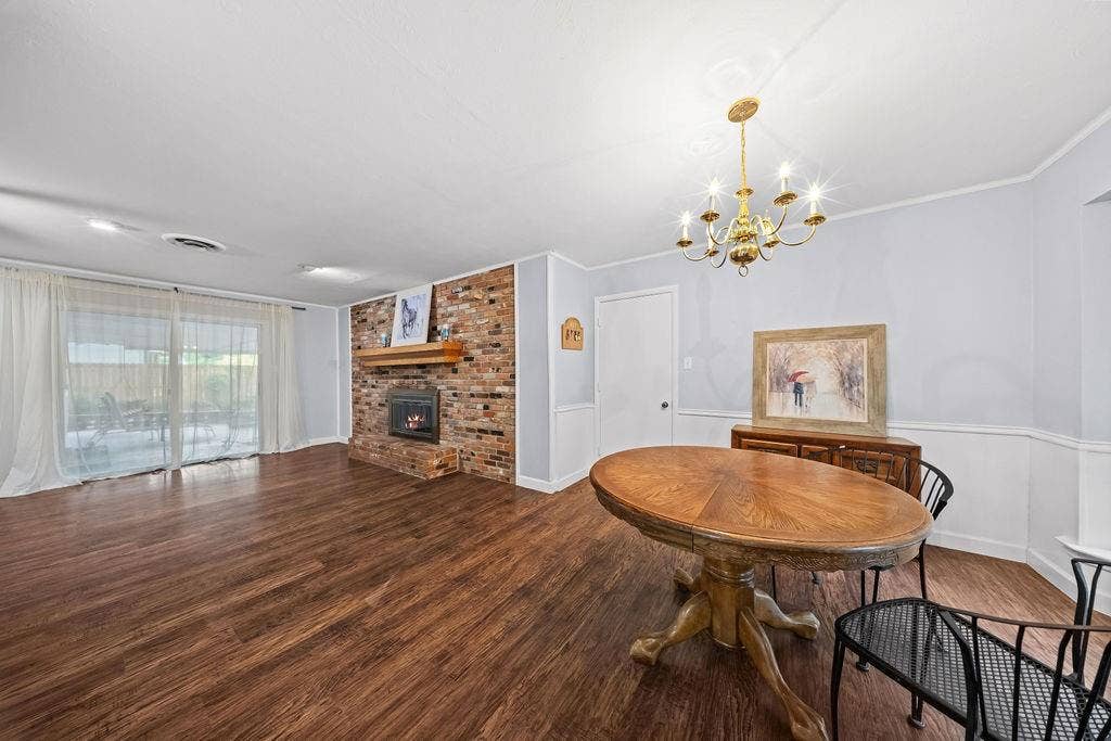 1809 Glenbrook Drive, Irving, TX 75061