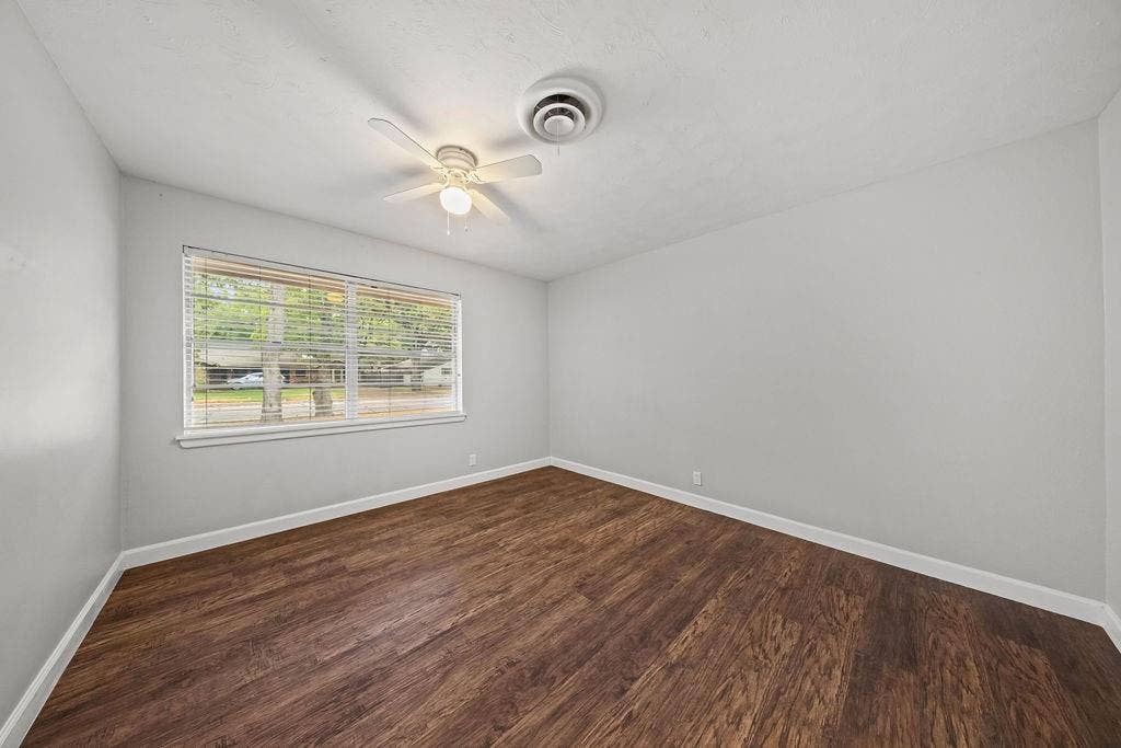 1809 Glenbrook Drive, Irving, TX 75061