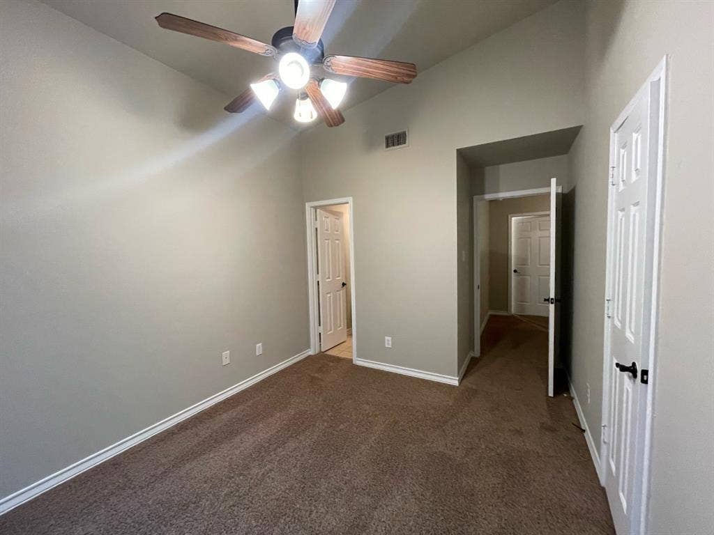 910 Glenn Crossett Street, Arlington, TX 76010