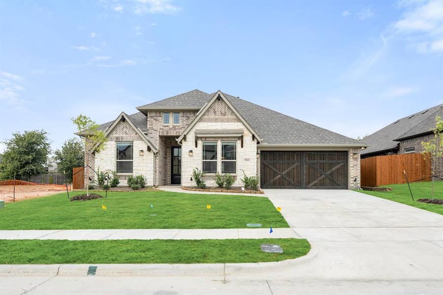 Property photo for 933 Cardinal Drive, Midlothian, TX