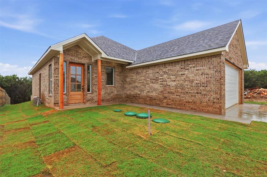 Property photo for 1413 Ridgeview Circle, Granbury, TX