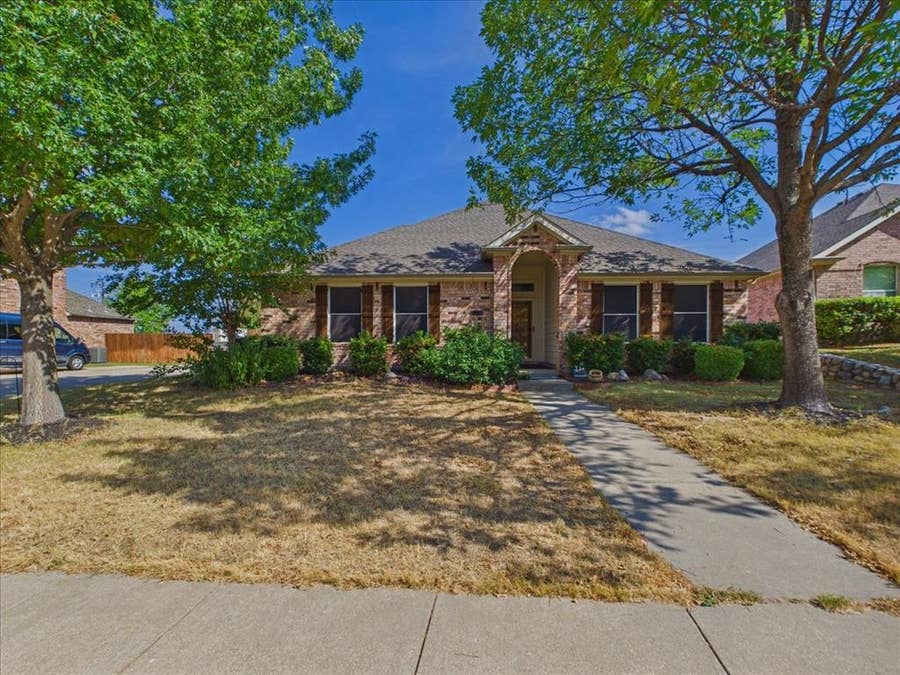 Property photo for 613 Quail Hollow Drive, Midlothian, TX