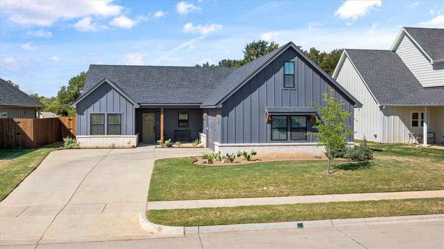 Property photo for 2040 Salina Circle, Granbury, TX