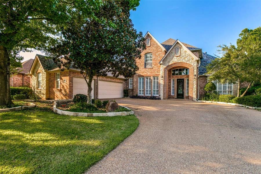 Property photo for 865 Thomas Crossing Drive, Fort Worth, TX