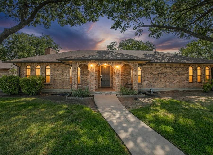 Property photo for 528 Edmonds Way, DeSoto, TX