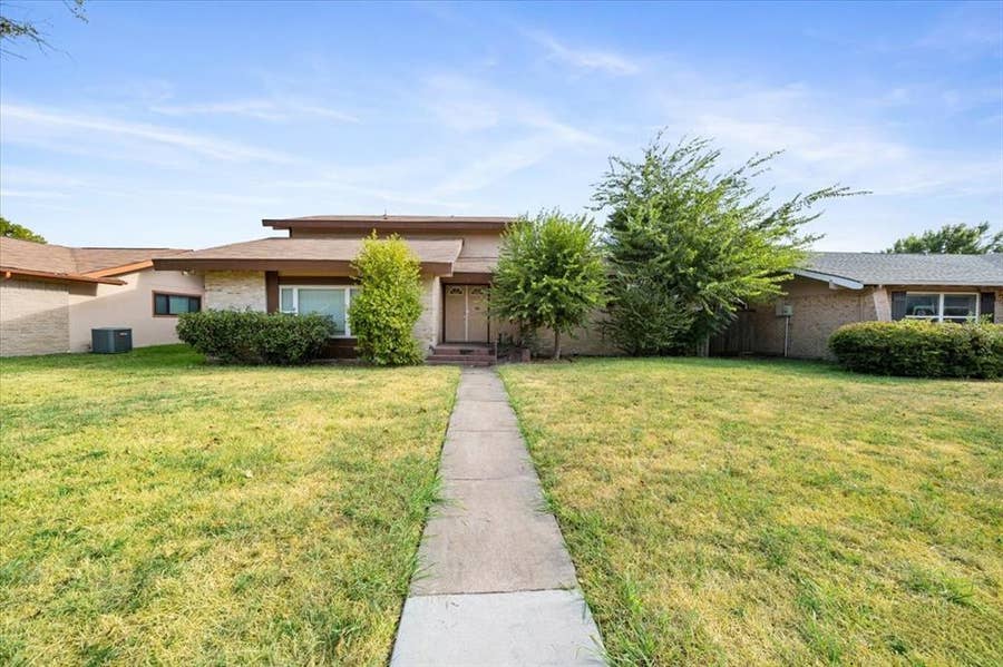 Property photo for 1822 Glouchester Drive, Garland, TX