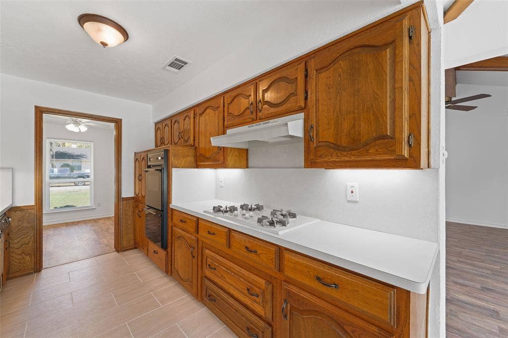 336 Woodbrook Drive, DeSoto, TX 75115