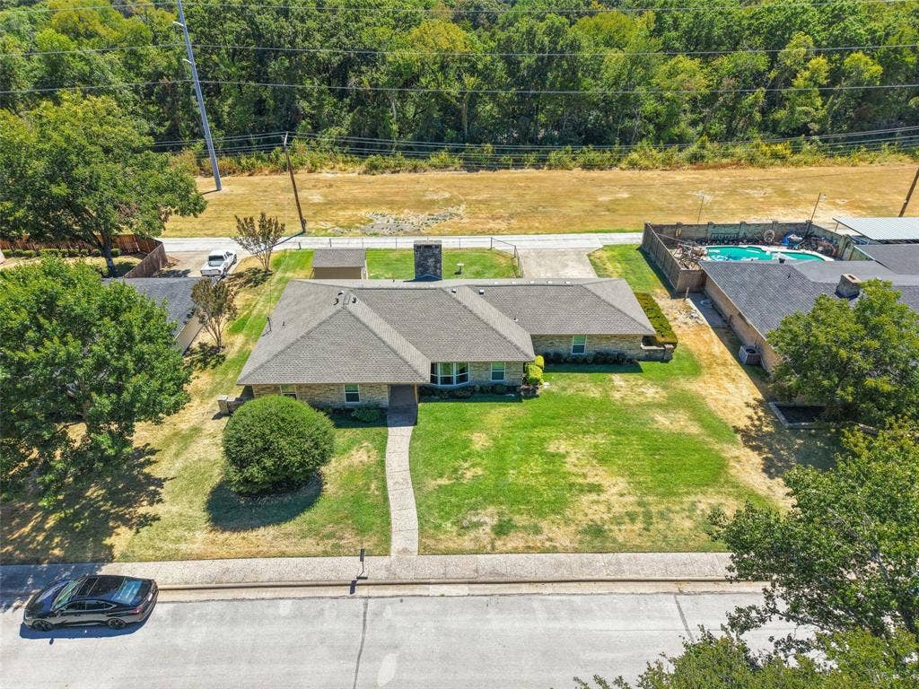 336 Woodbrook Drive, DeSoto, TX 75115