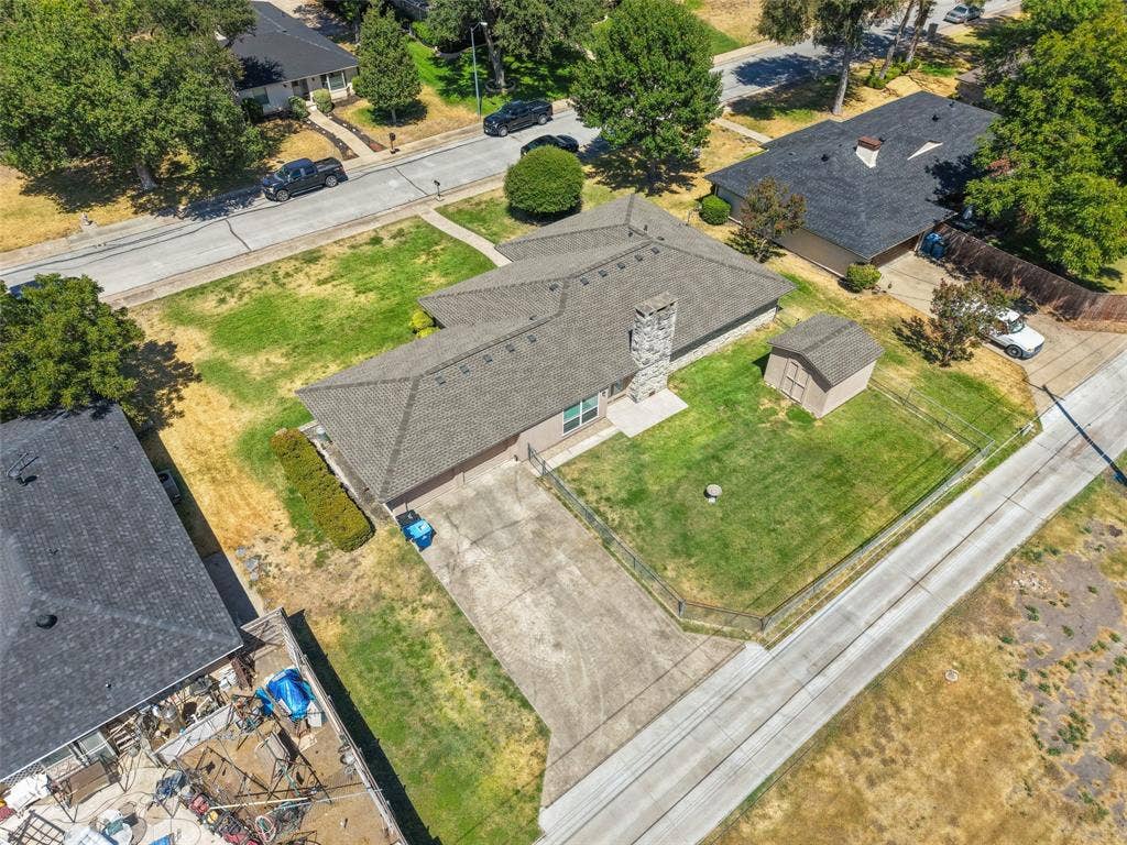 336 Woodbrook Drive, DeSoto, TX 75115
