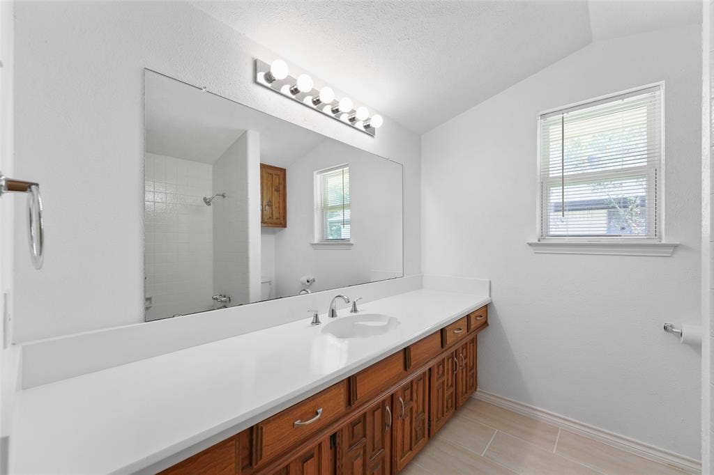 336 Woodbrook Drive, DeSoto, TX 75115