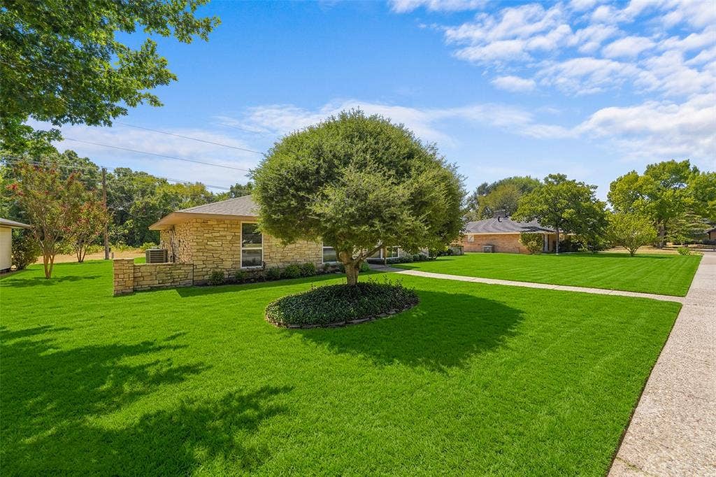 336 Woodbrook Drive, DeSoto, TX 75115