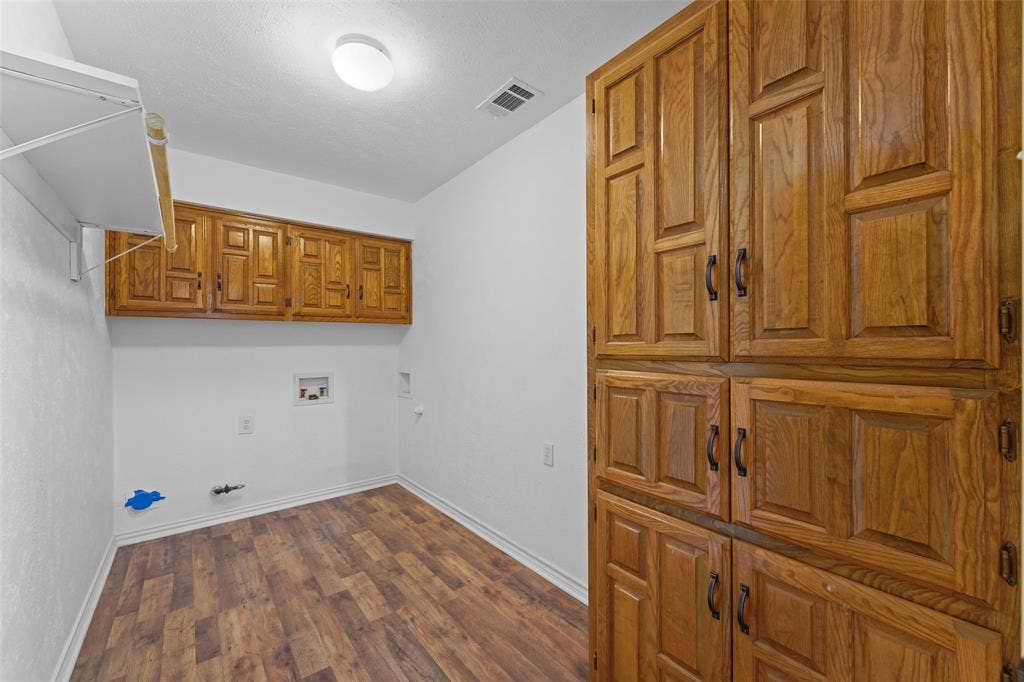 336 Woodbrook Drive, DeSoto, TX 75115