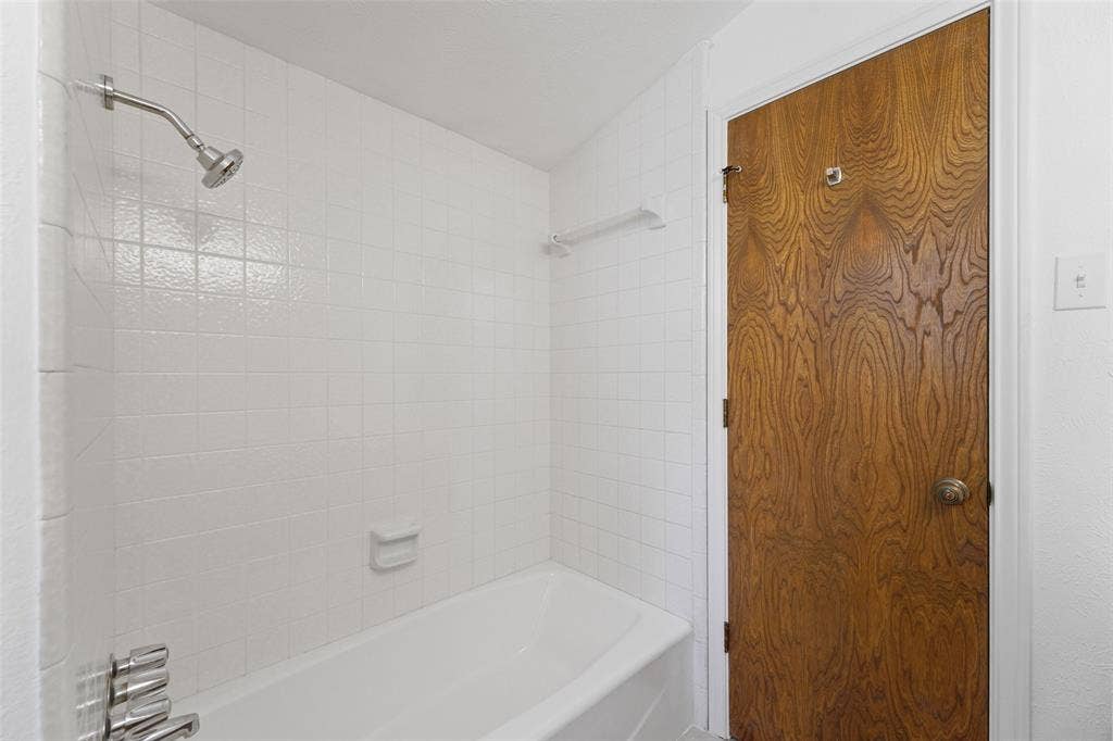 336 Woodbrook Drive, DeSoto, TX 75115