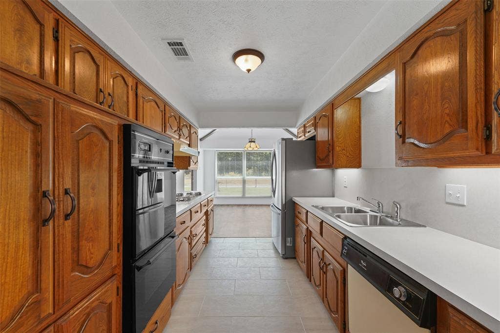 336 Woodbrook Drive, DeSoto, TX 75115