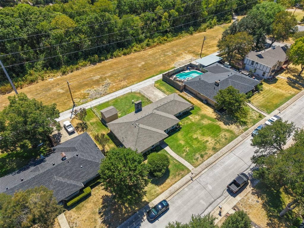336 Woodbrook Drive, DeSoto, TX 75115