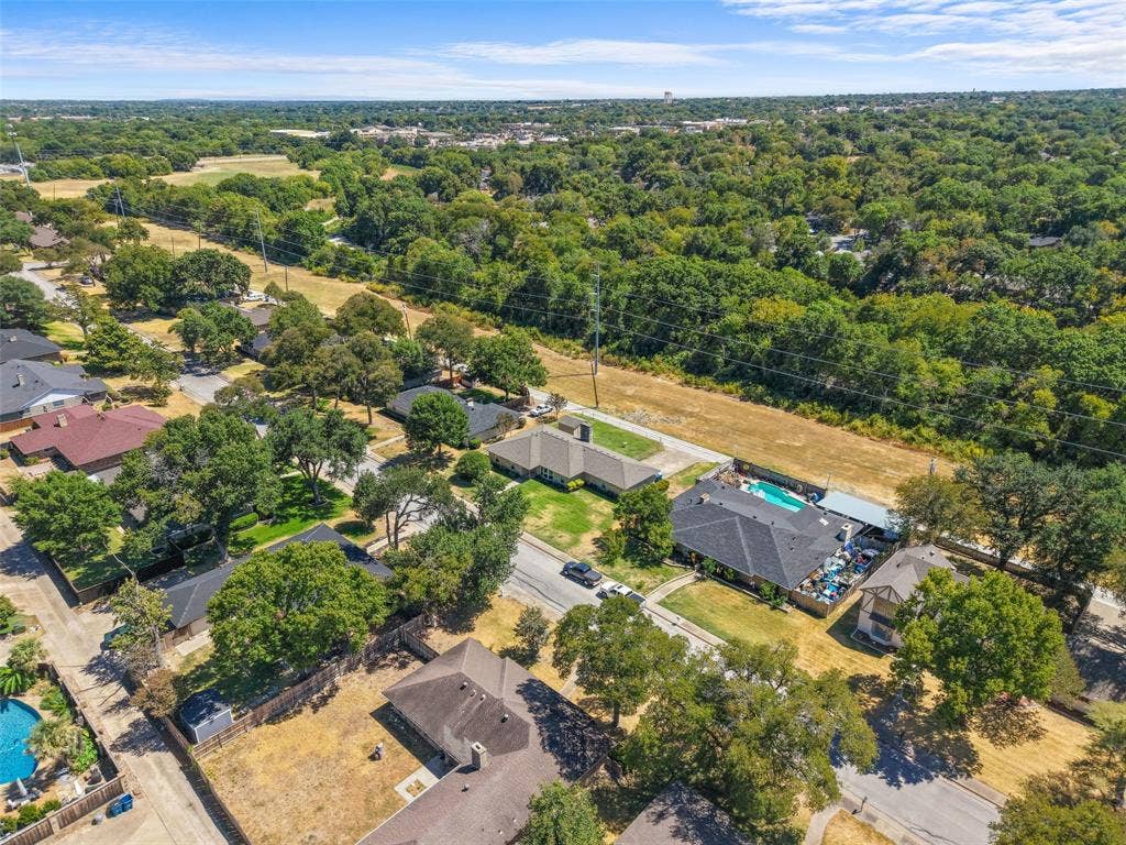 336 Woodbrook Drive, DeSoto, TX 75115