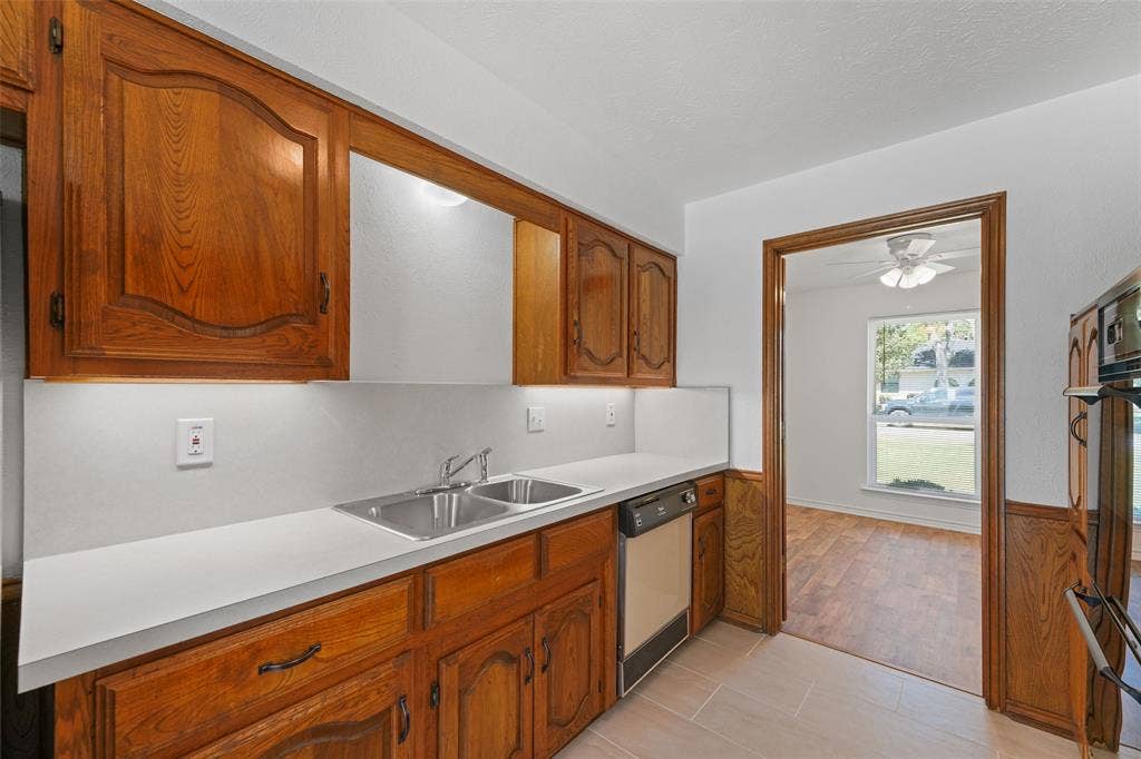 336 Woodbrook Drive, DeSoto, TX 75115